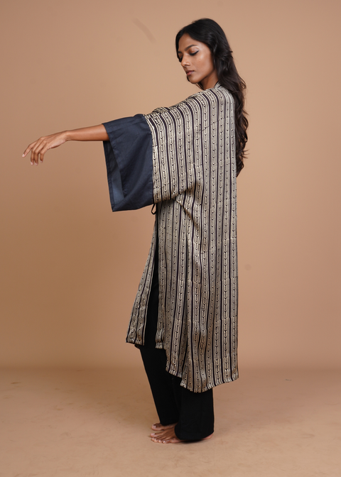 Hook Front Robe - Black Stratus