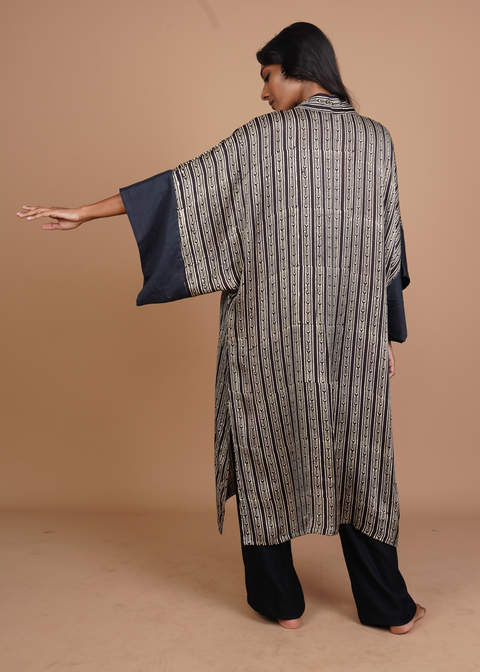Hook Front Robe - Black Stratus